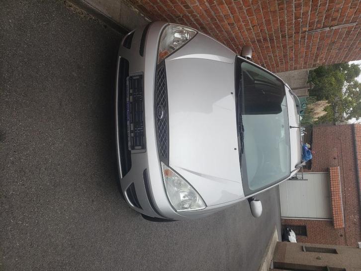 Ford focus, Autos, Ford, Particulier, Focus, Airbags, Attache-remorque, Diesel, Break, Argent ou Gris, Noir, Tissu, Traction avant