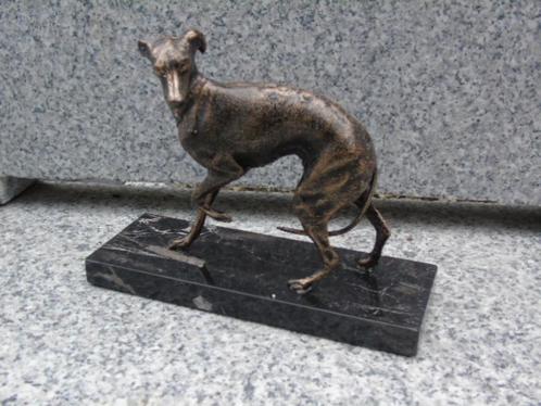 statue d un chien lévrier en fonte pat bronze , nouveau !, Jardin & Terrasse, Statues de jardin, Neuf, Animal, Métal, Enlèvement ou Envoi