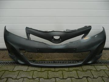 Toyota Yaris III Type P13 Bumper Voorbumper 52119OD410 disponible aux enchères