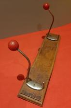 Vintage kapstok met rode bollen, Huis en Inrichting, Wandkapstok, Gebruikt, Ophalen of Verzenden, Minder dan 100 cm