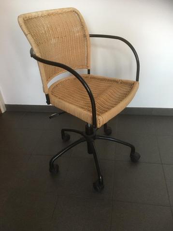 chaise de bureau en osier, assise et dossier avec coussin