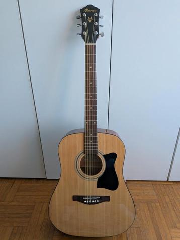 Gitaar Ibanez met verschillende accessoires  beschikbaar voor biedingen