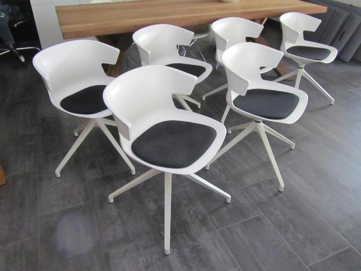 COVE designstoel by Dorigodesign - afneembaar kussen, Huis en Inrichting, Fauteuils, Zo goed als nieuw, Kunststof, Metaal, Ophalen