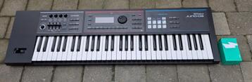 Korg Juno DS synthesizer (DS61) zwart, met lader. beschikbaar voor biedingen
