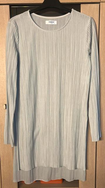 Tuniek maat S beschikbaar voor biedingen