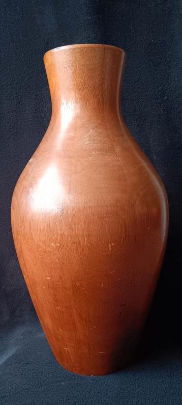 Très beau vase en bois