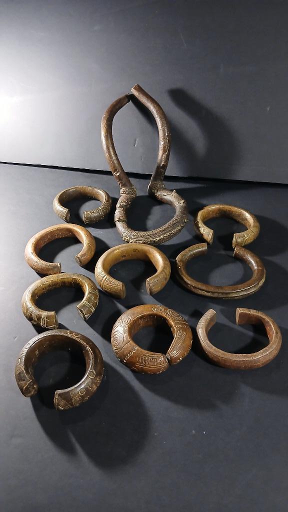 lot (10 st) afrikaanse armbanden / manilla's - brons, Antiek en Kunst, Kunst | Niet-Westerse kunst, Ophalen