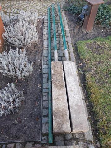 groene palen Bekaert beschikbaar voor biedingen