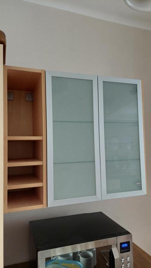 Tweedelig hangkastje met glazen deuren, Huis en Inrichting, Kasten | Wandmeubels, Zo goed als nieuw, Minder dan 100 cm, Minder dan 150 cm