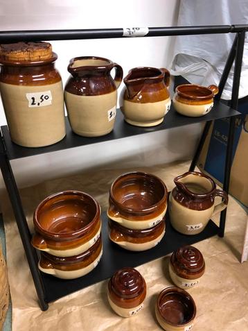 Bruin aardewerk landelijke retro stijl beschikbaar voor biedingen