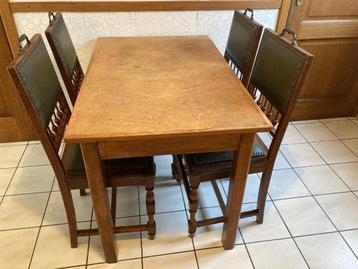 TAFEL MET 4 STOELEN - ANTIEK beschikbaar voor biedingen