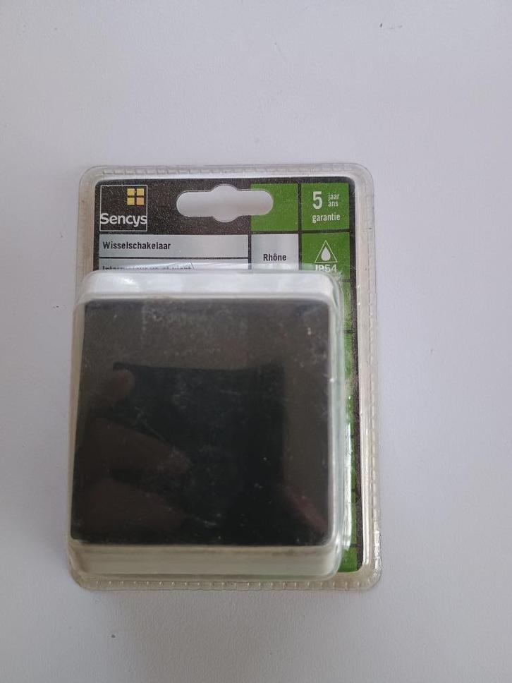 Schakelaar – wisselschakelaar/ enkelpolige schakelaar opbouw, Doe-het-zelf en Bouw, Elektriciteit en Kabels, Schakelaar, Ophalen of Verzenden