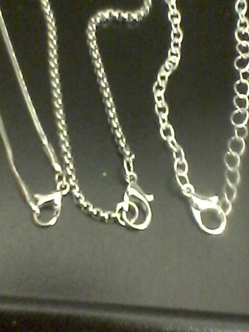 1 collier/ chaîne blanche, Handtassen en Accessoires, Kettingen, Nieuw, Ophalen