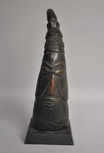Prachtig bewerkte dierlijke hoorn, YORUBA, Nigeria, 1960-70, Ophalen of Verzenden