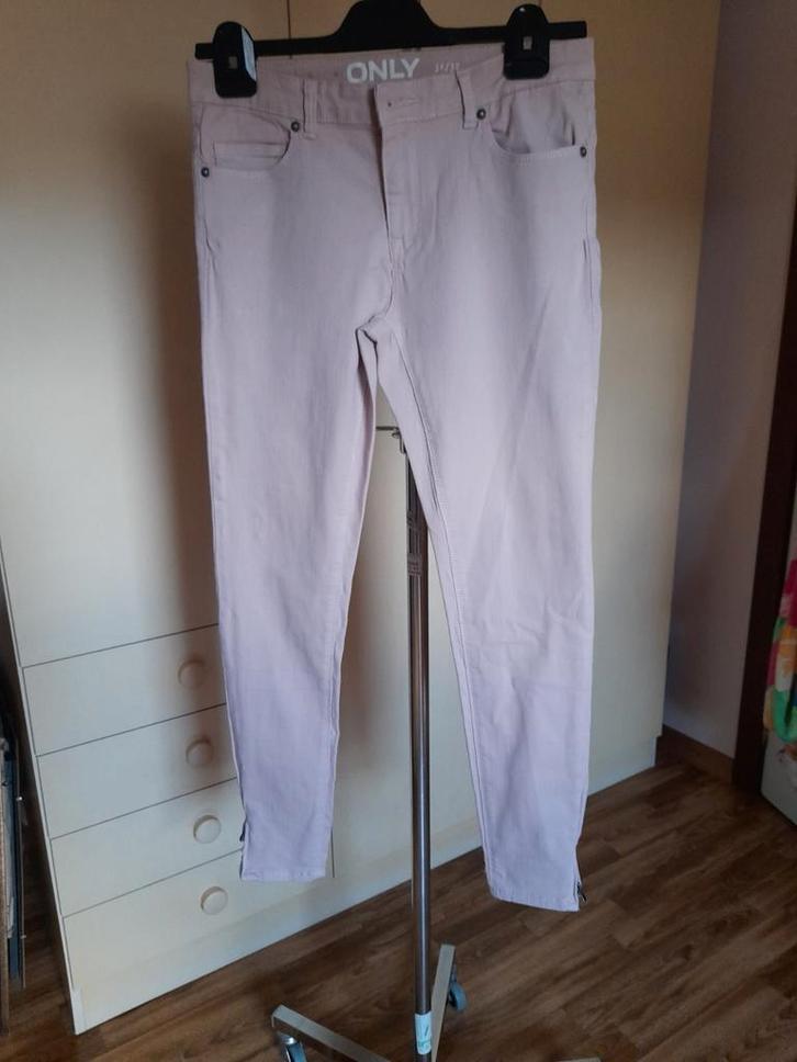 Spijkerbroek in een fris kleurtje. Geen koerierdiensten, Kleding | Dames, Broeken en Pantalons, Zo goed als nieuw, Maat 38/40 (M)