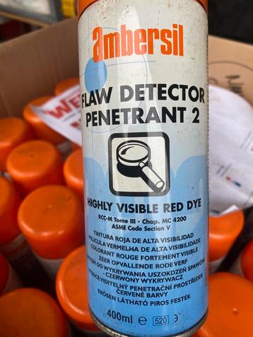 Spray scheurzoeker bij laswerken. beschikbaar voor biedingen