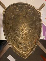 Le bouclier décoratif de style ancien et noir (19e/20e), Enlèvement