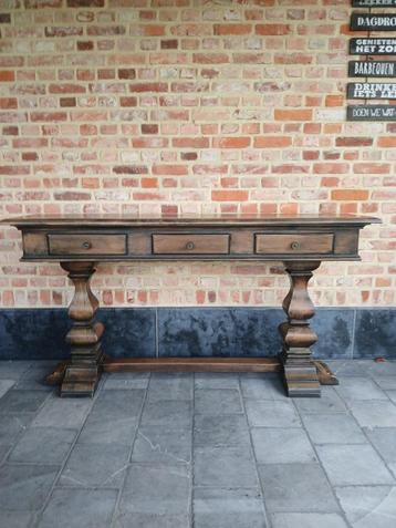 Antieke gangtafel beschikbaar voor biedingen