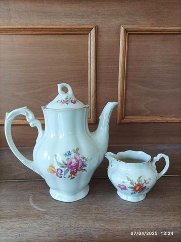 1 cafetière et 1 pot à lait en porcelaine, Enlèvement