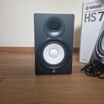 Yahama HS7 studio monitor