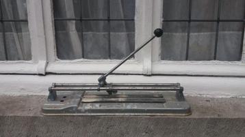 Handmatige tegelsnijder van 57 cm beschikbaar voor biedingen