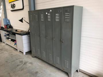 Metalen lockerkast beschikbaar voor biedingen