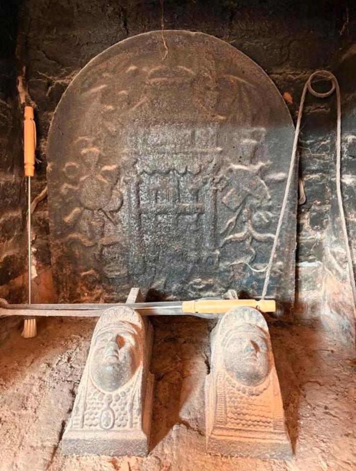 Plaque de cheminee en fonte massive, Maison & Meubles, Cheminées, Utilisé, Enlèvement