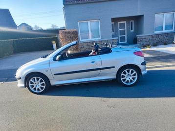 Peugeot 206 cabriolet 2.0ess cuir 140mkm contrôle technique, Argent ou Gris, Entreprise, Cabriolet, Boîte manuelle