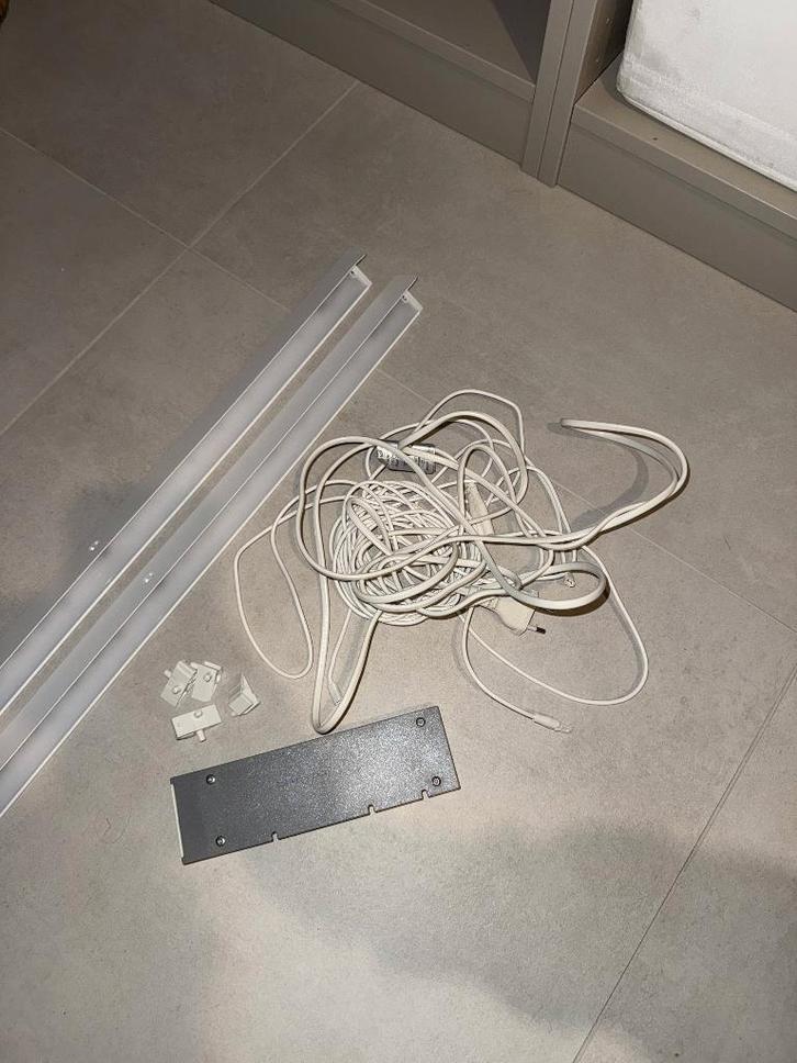 Set van 2 LEDstrips voor IKEA PAX kast (volledige set), Huis en Inrichting, Lampen | Losse lampen, Zo goed als nieuw, Led-lamp