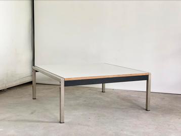 Vintage design coffeetable beschikbaar voor biedingen