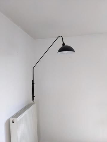 Hoeklamp beschikbaar voor biedingen