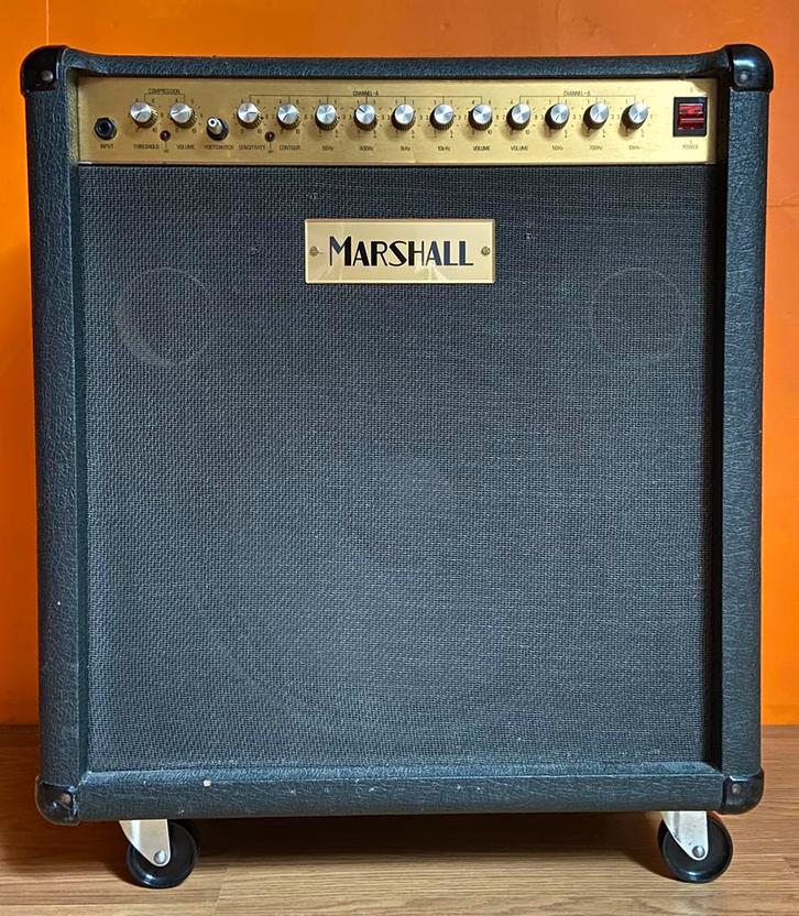 Marshall bass200 (model 5520 - vintage), Muziek en Instrumenten, Versterkers | Bas en Gitaar, Gebruikt, Basgitaar, 100 watt of meer