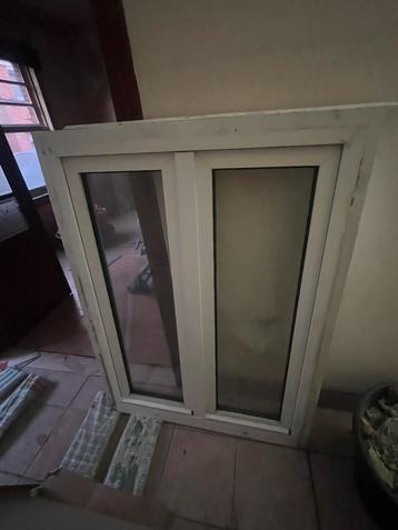 Raam dubbelglas pvc kader beschikbaar voor biedingen