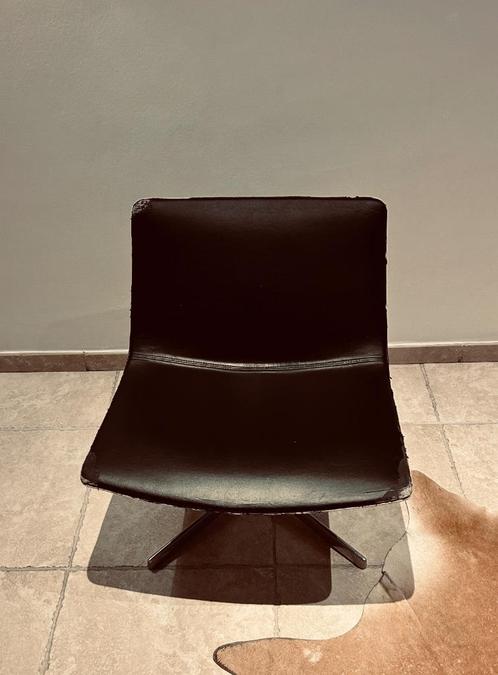 Designstoel: Arper Catifa 80 lounge chair, Huis en Inrichting, Fauteuils, Gebruikt, Kunststof, Metaal, 75 tot 100 cm, Minder dan 75 cm