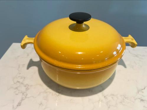 Le Creuset La Mama Ombre Yellow 20 cm in absolute nieuwstaat, Huis en Inrichting, Keuken | Potten en Pannen, Zo goed als nieuw