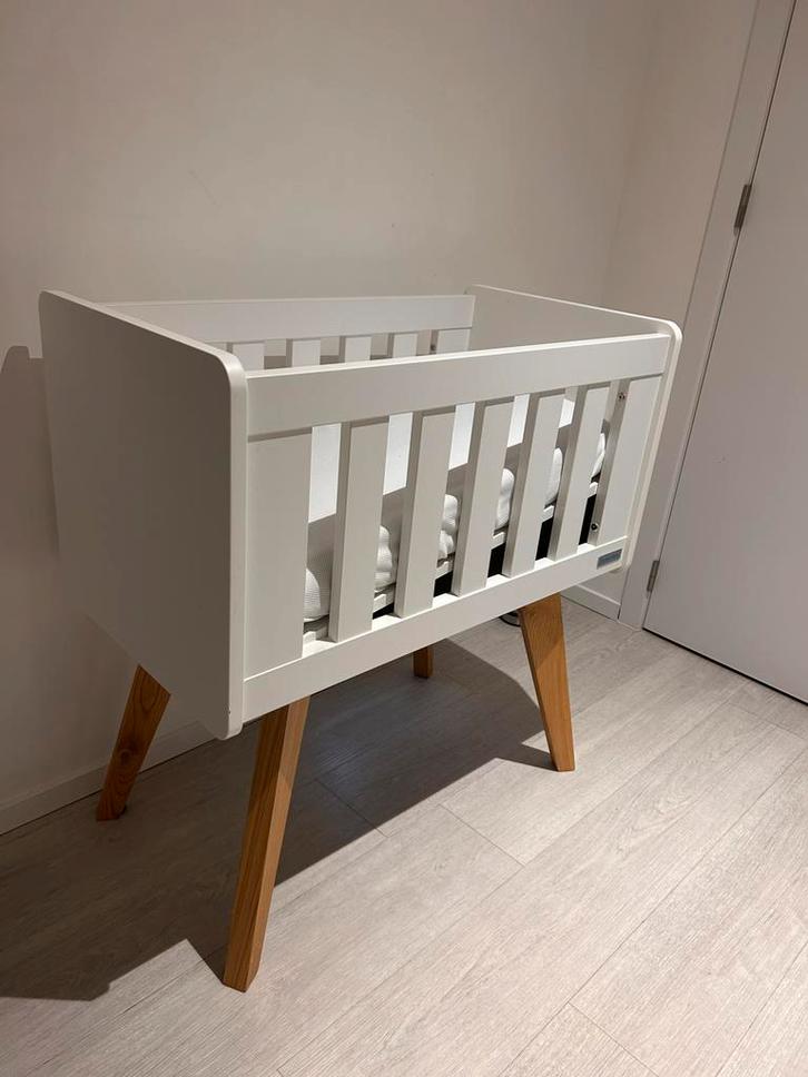 Baby wiegje incl matras aerosleep topper en 2 hoezen, Enfants & Bébés, Chambre d'enfant | Chambres d'enfant complètes, Comme neuf