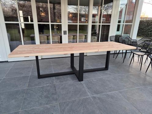 Prachtige Douglas tuintafels met gepoedercoate stalen poten, Tuin en Terras, Tuintafels, Nieuw, Ovaal, Ophalen