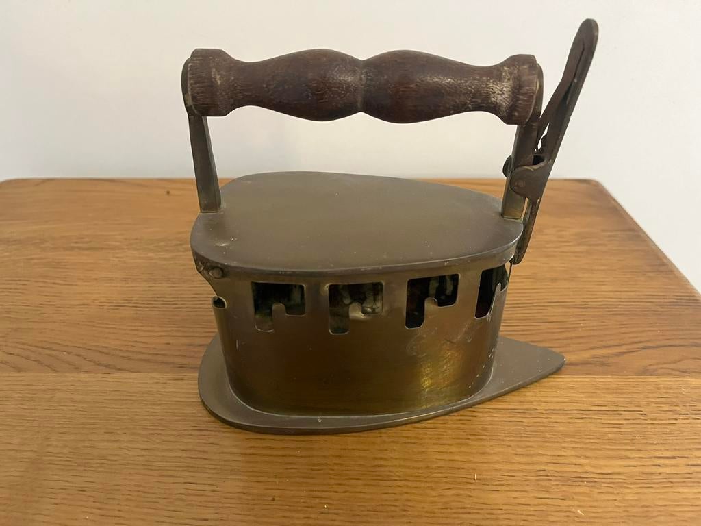 Fer a repasser ancien en laiton, Enlèvement ou Envoi