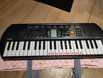 Casio SA-77 keyboard + handgemaakte tas beschikbaar voor biedingen