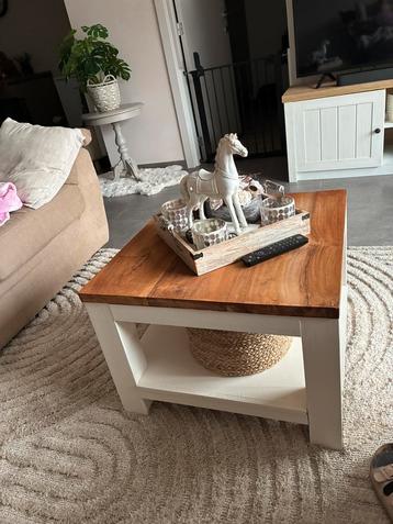 Mooi salontafel mee beige bovenblad eronder zit eik  blad beschikbaar voor biedingen