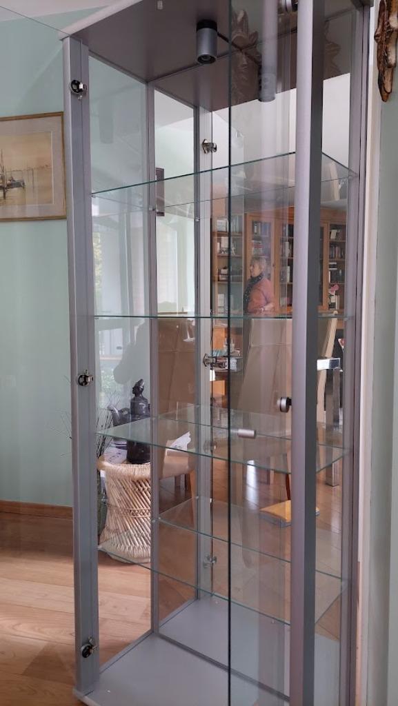 prachtig raam om zijn collecties tentoon te stellen, Huis en Inrichting, Kasten | Vitrinekasten, Ophalen