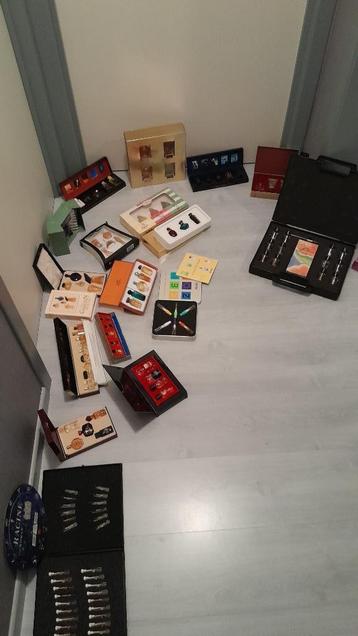 lot miniatures parfums coffrets, Enlèvement, Neuf, Miniature, Plein