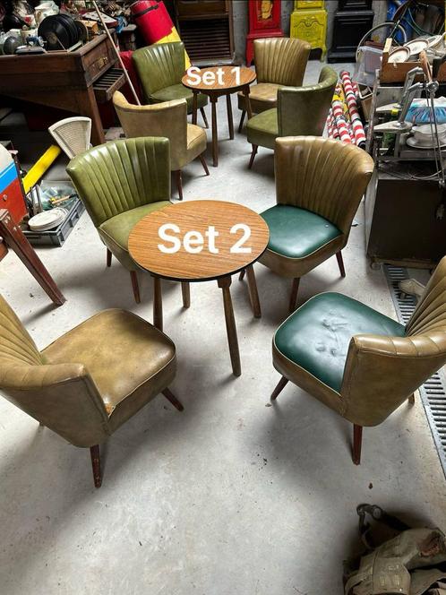 Vintage kunstlederen coctail zeteltjes en tafeltje, Antiek en Kunst, Antiek | Meubels | Tafels, Ophalen