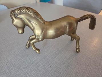 Koperen paard beschikbaar voor biedingen