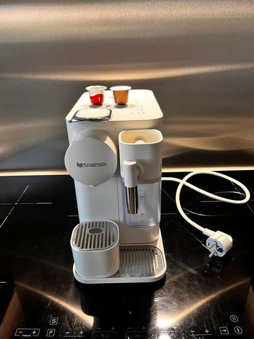Nespresso Lattissima One koffiemachine – uitstekende staat, Elektronische apparatuur, Koffiezetapparaten, Zo goed als nieuw, Koffiepads en cups