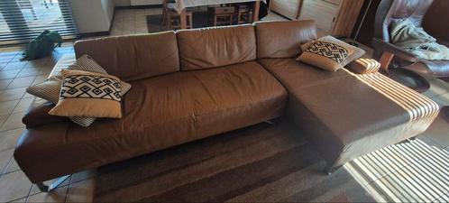 Natuzzi zetel met longchair en poef, Huis en Inrichting, Zetels | Complete zithoeken, Gebruikt, Ophalen