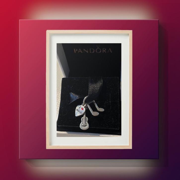 Jolie et authentique bille pendante Pandora ! "I love Music", Bijoux, Sacs & Beauté, Bracelets à breloques, Utilisé, Pandora, Argent