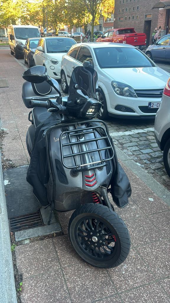 Vespa sprint 2019 iget, Fietsen en Brommers, Scooters | Vespa, Zo goed als nieuw, Ophalen