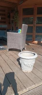 Plaatser bloempot., Tuin en Terras, Bloembakken en Plantenbakken, Ophalen, Steen, Gebruikt, Rond