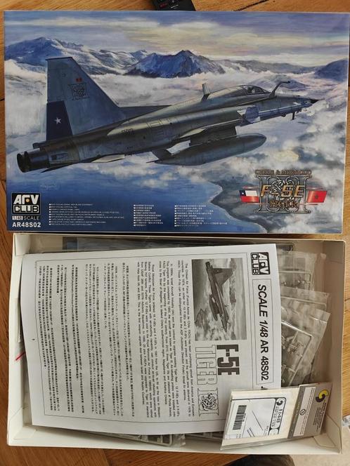 Superbe F-5E, Hobby en Vrije tijd, Modelbouw | Vliegtuigen en Helikopters, Zo goed als nieuw, Vliegtuig, Groter dan 1:72, Overige merken